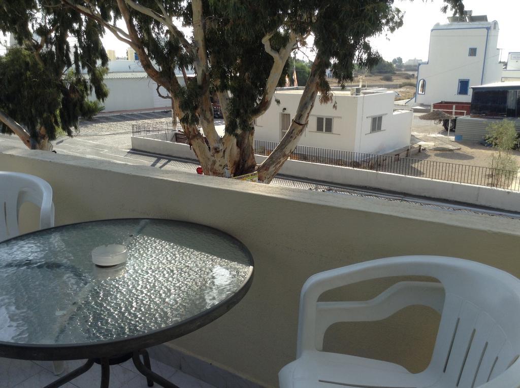 Rooms To Let Katerina & John'S Perissa  Room photo