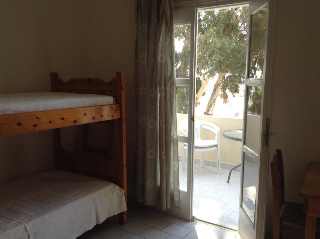 Rooms To Let Katerina & John'S Perissa  Room photo